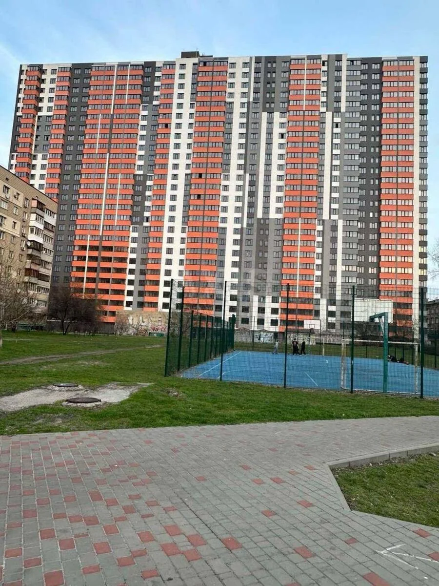 3к квартира вул. Сосюри Володимира 6