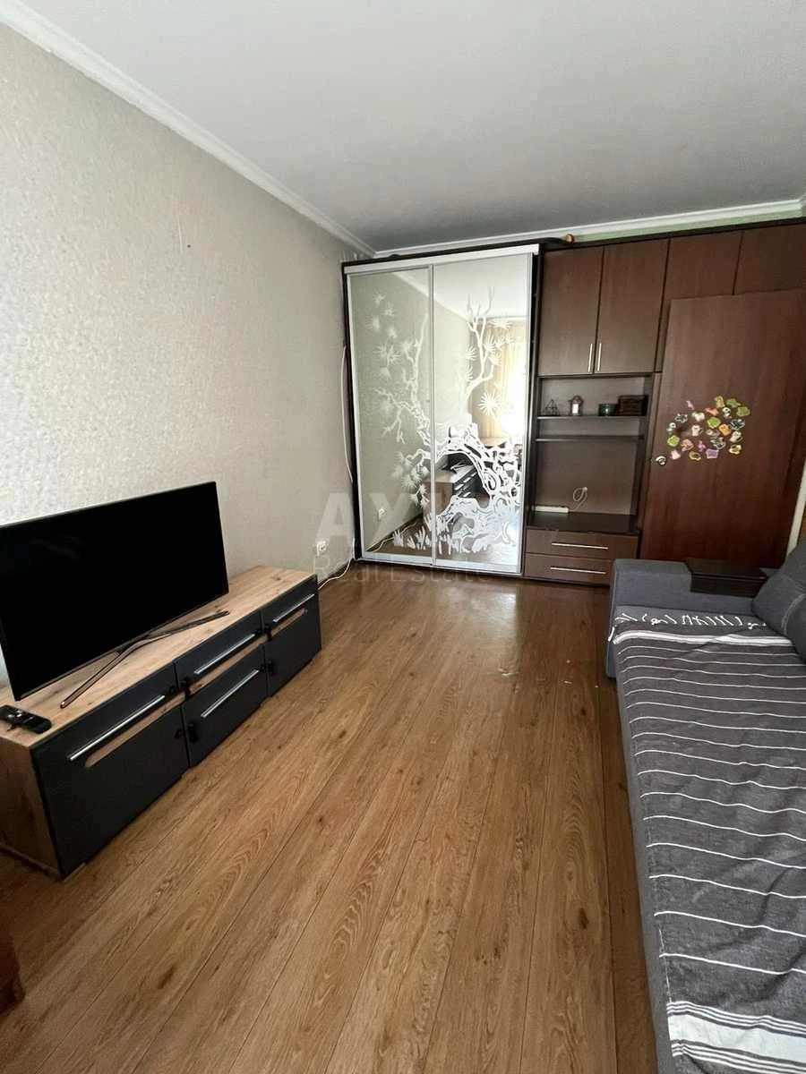2k apartment vul. Urlivs'ka 9704002