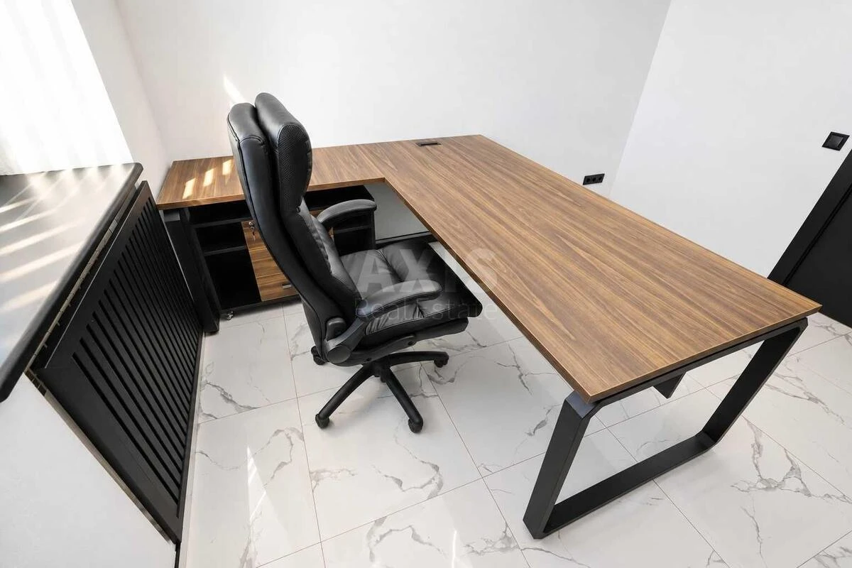 Office vul. Jevgena Konoval'cja 32, 102m27198415