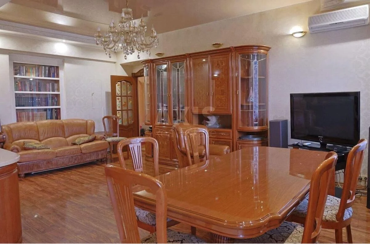 4к квартира спуск Кловский 17693360