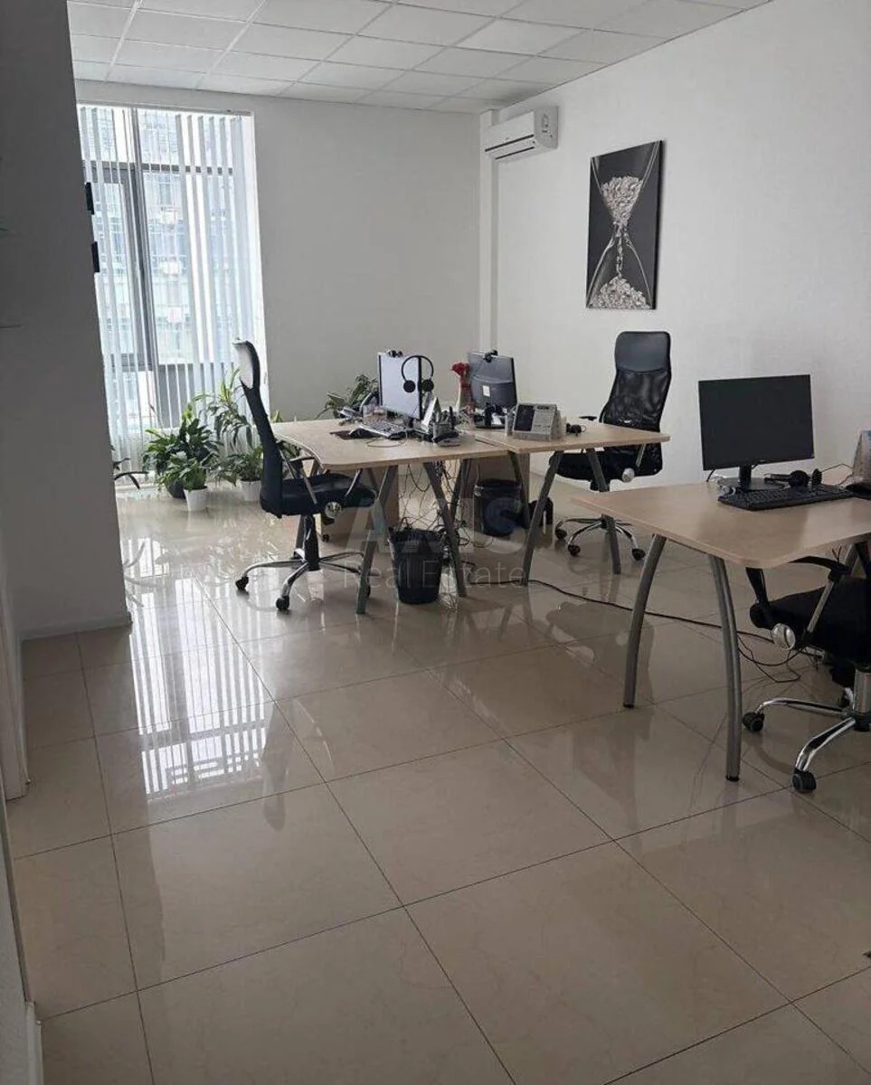 Office vul. Truskavec'ka 8, 57m2
