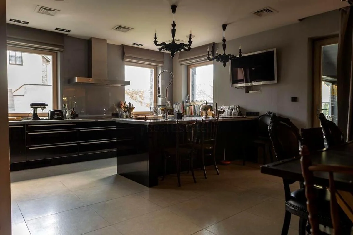 Дiм вул. Радченка Петра, 397м2, місто Київ