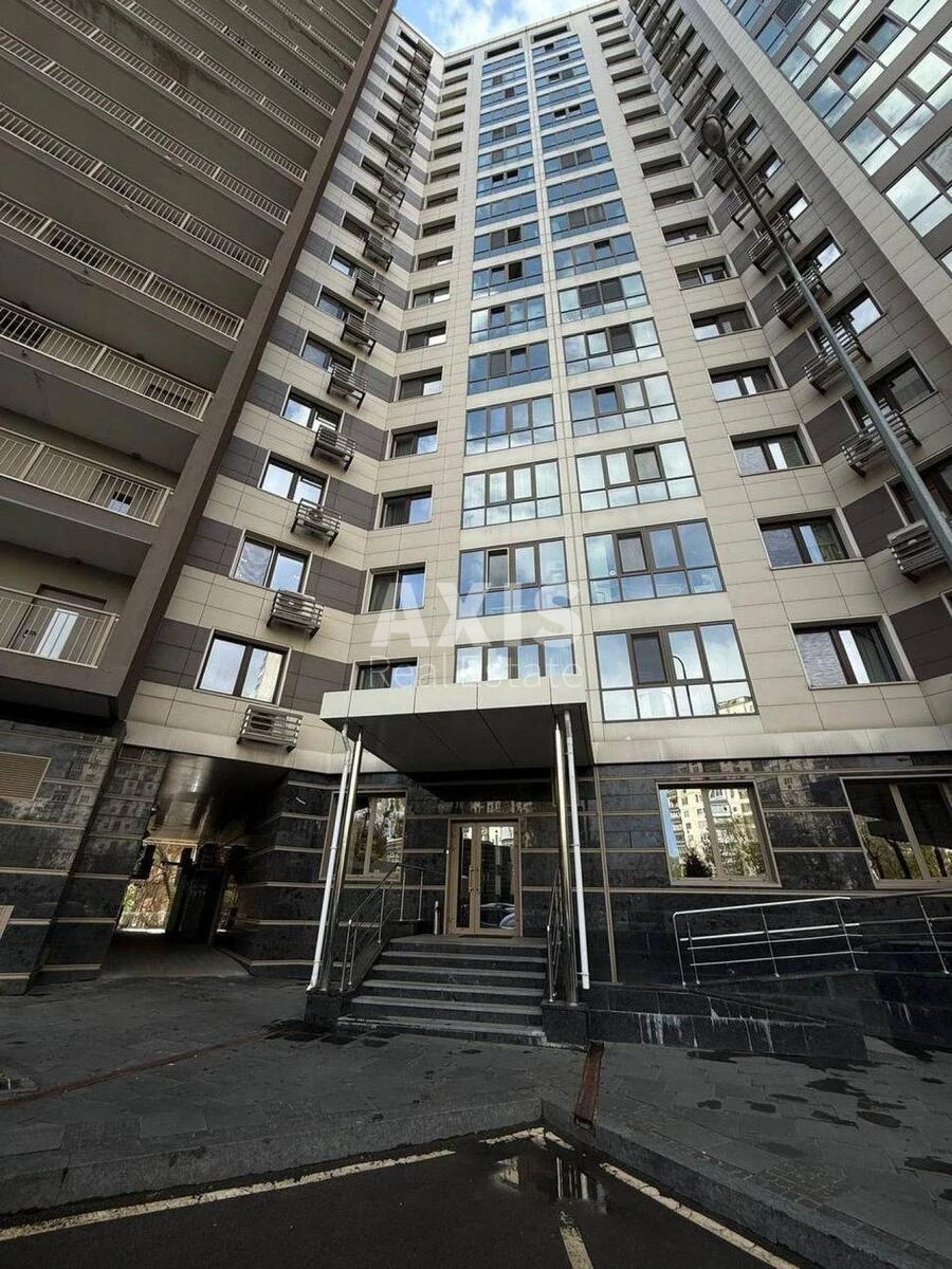 Office vul. Patriarha Mstyslava Skrypnyka 40, 166m272014