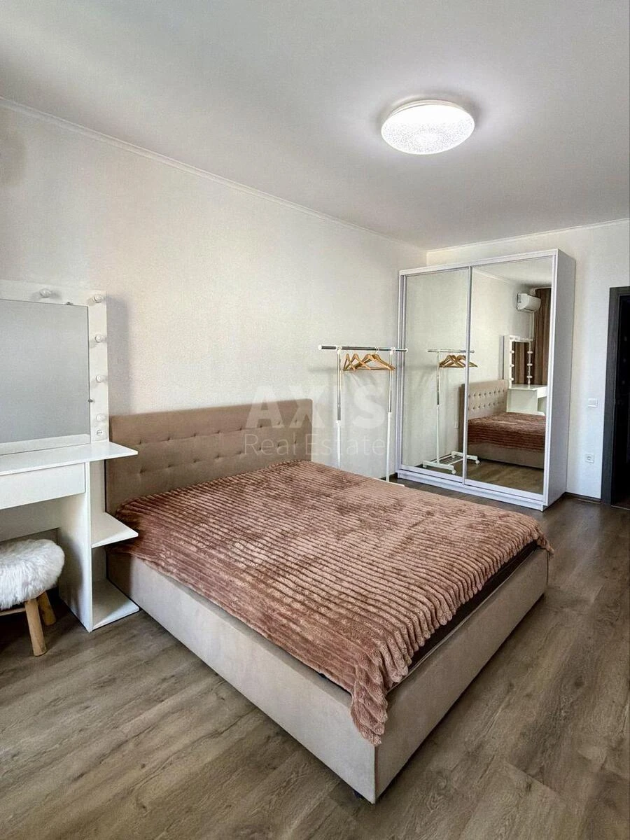 2k apartment pr-t Berestejskij 67671263