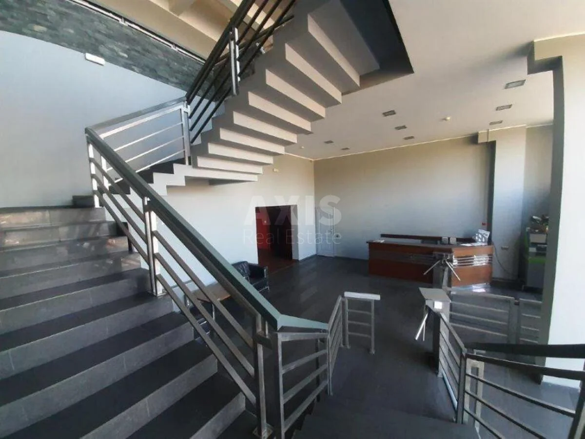 Office vul. Nyzhn'ojurkivs'ka 45, 2300m2