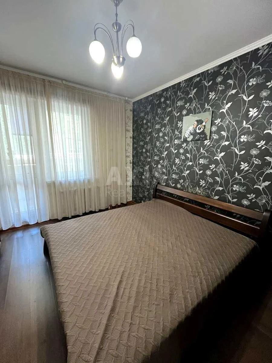 2k apartment vul. Urlivs'ka 9704005