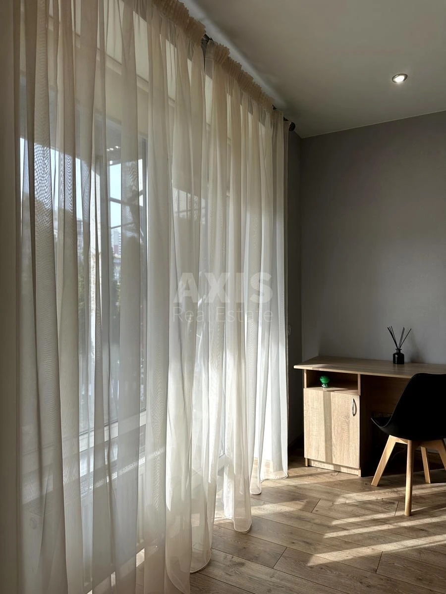 1k apartment vul. Zamkovec'ka 946580222