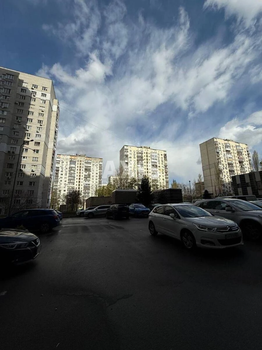 Office vul. Patriarha Mstyslava Skrypnyka 40, 166m2720140