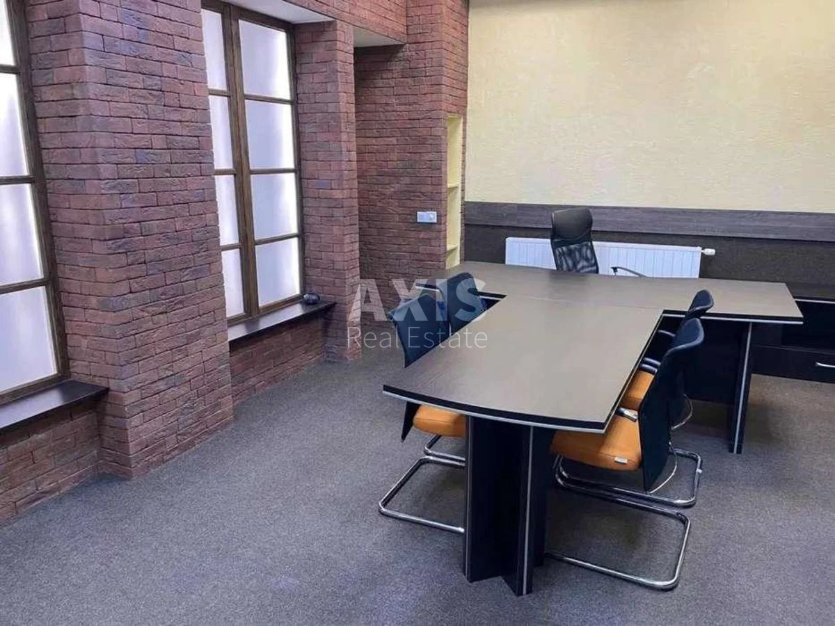 Office pr-t Berestejskij 131, 74m224054