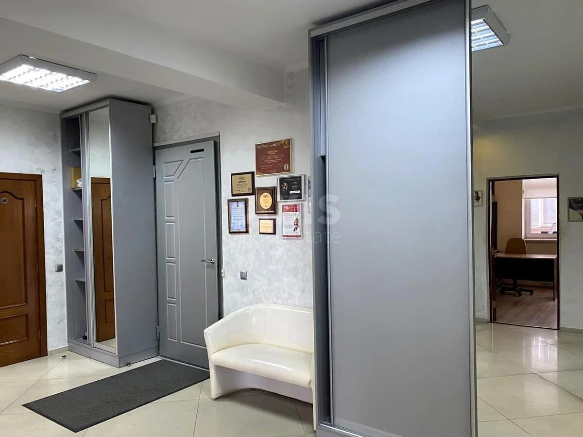 Office vul. Turivs'ka 31, 195m2711712
