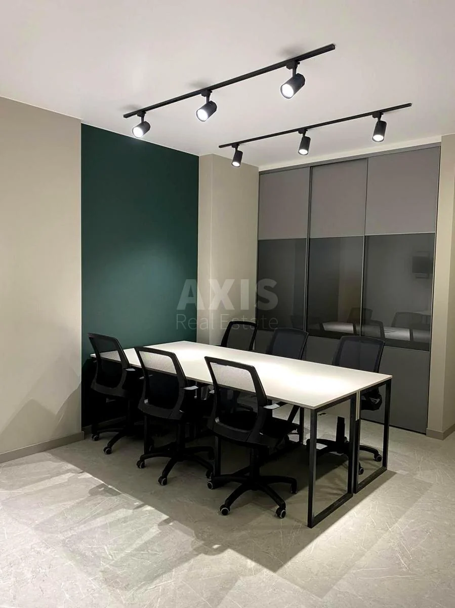 Office vul. Zhyljans'ka 68, 57m2