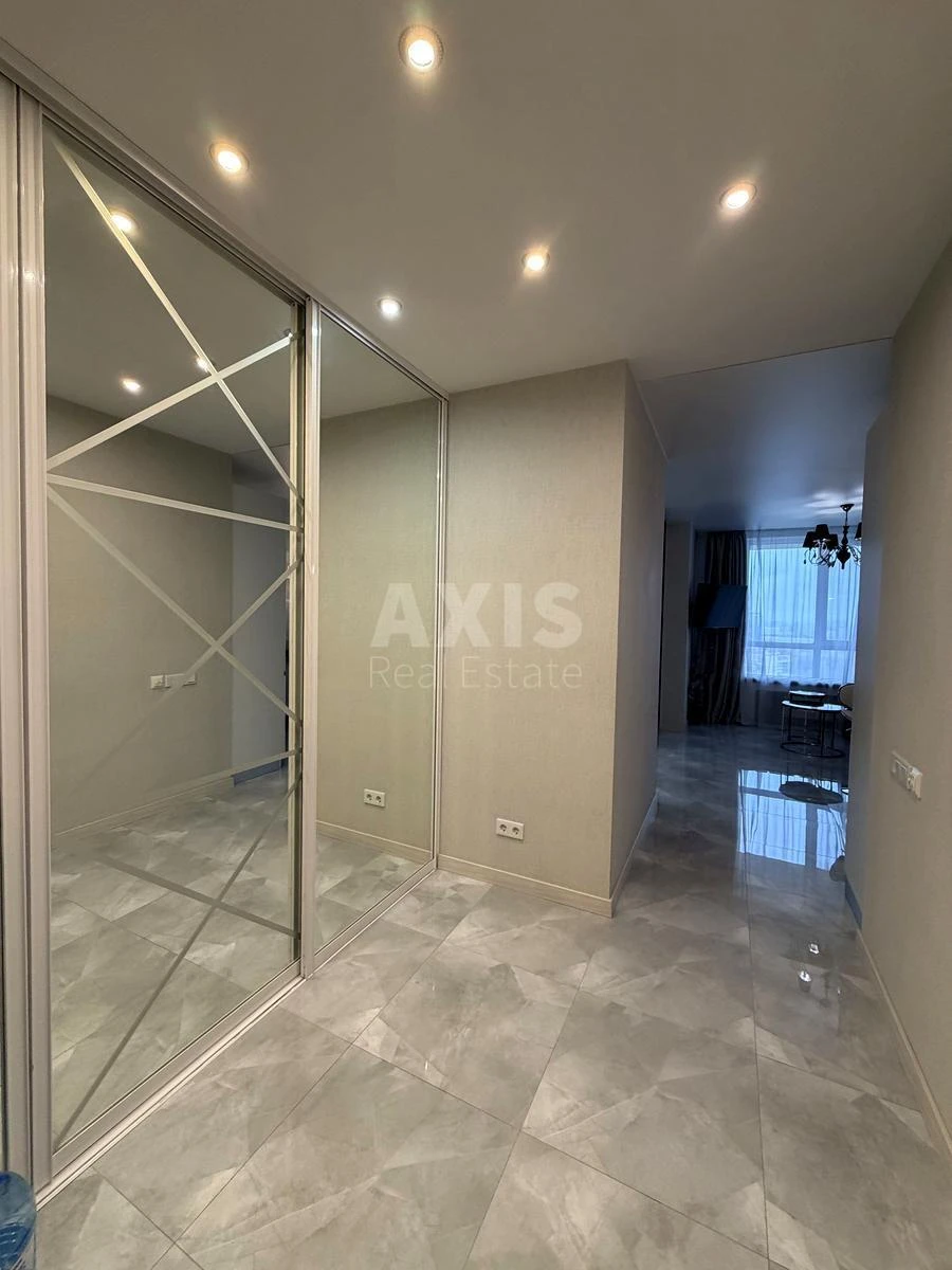 1k apartment vul. Solom'jans'ka 20В703306