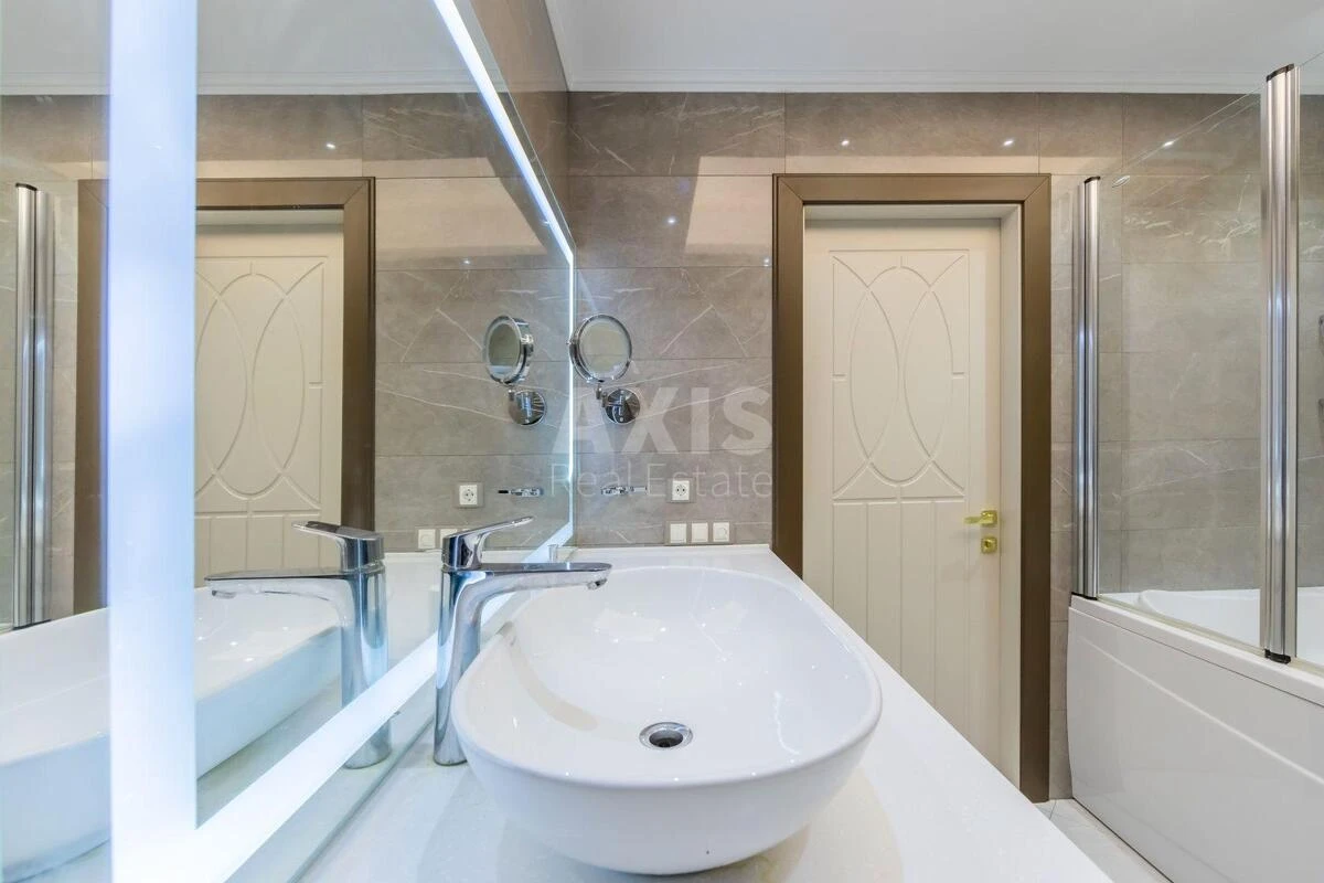 4k apartment vul. Strutyns'kogo Sergija 2640177