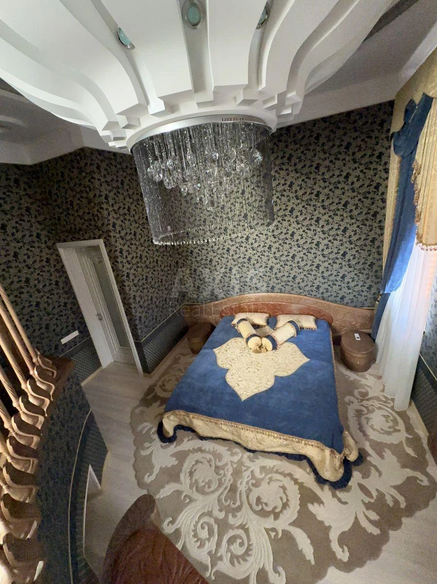 House vul. Bogatyrs'ka, 420m2, Kyiv city409960