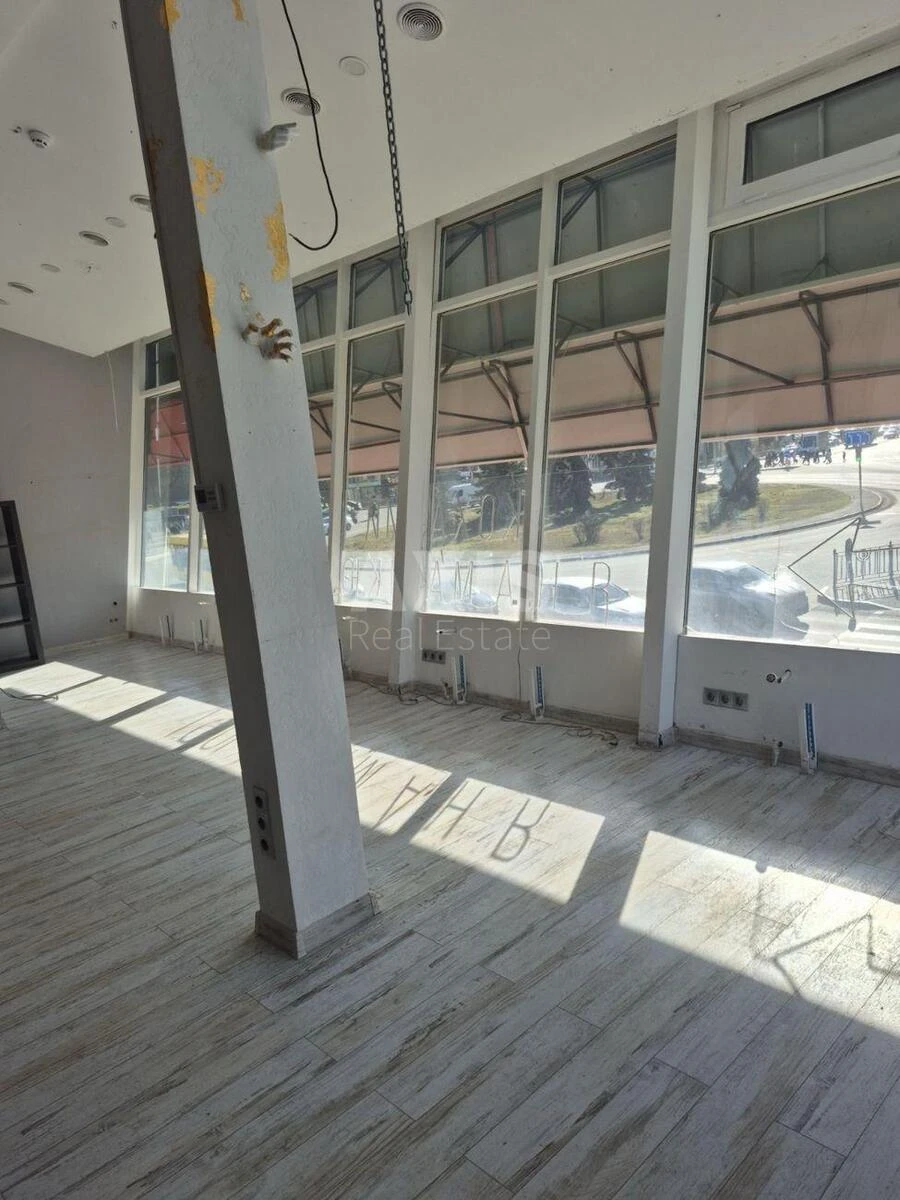 Объект торговли ул. Сверстюка Евгения 3Б, 61м26608910