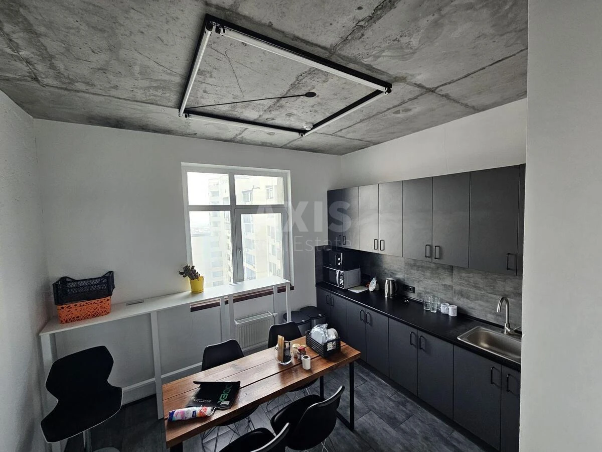 Office vul. Jevgena Konoval'cja 44А, 327m26622811