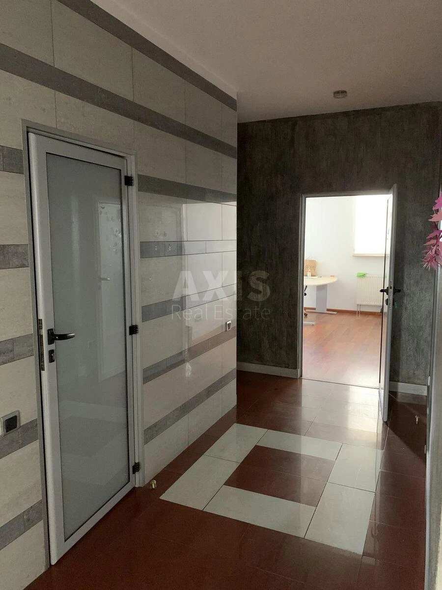 Office vul. Jevgena Konoval'cja 32А, 290m27086111