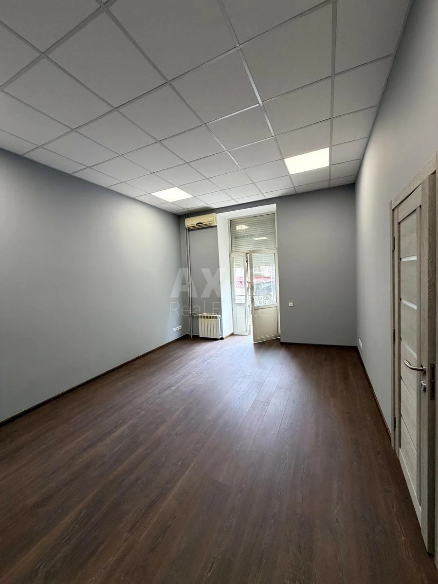 Офис ул. Евгения Чикаленко 25, 300м2689196
