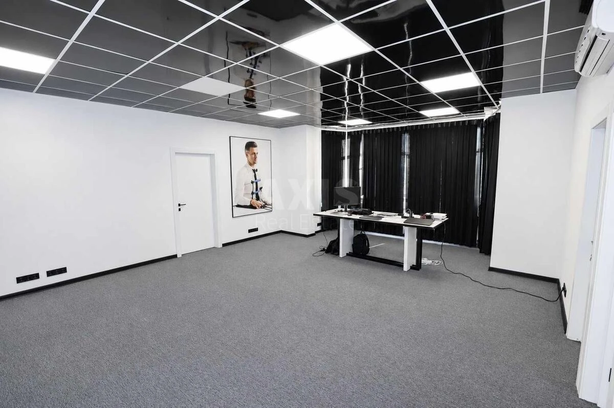 Office vul. Jevgena Konoval'cja 32А, 180m27198610
