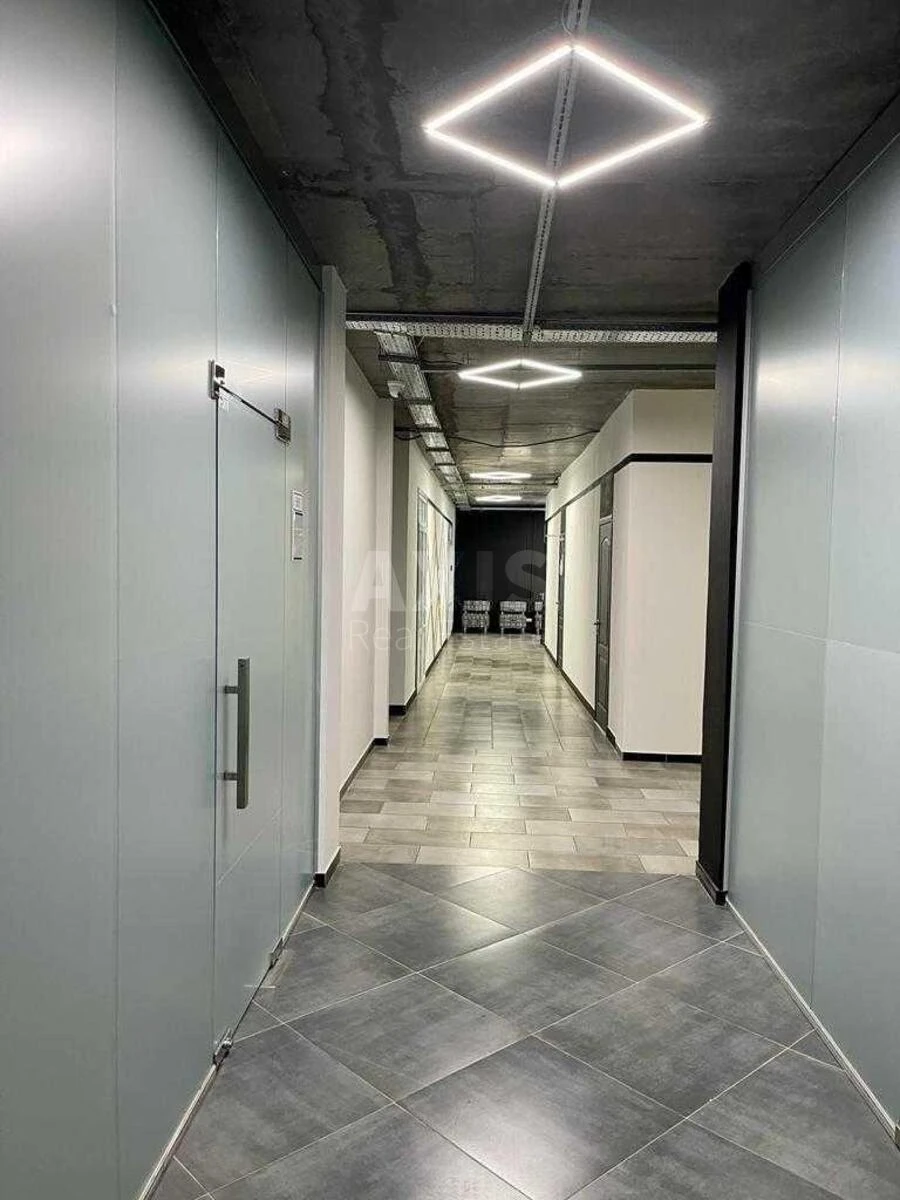 Office pl. Kosmonavtiv 4, 3000m26946115
