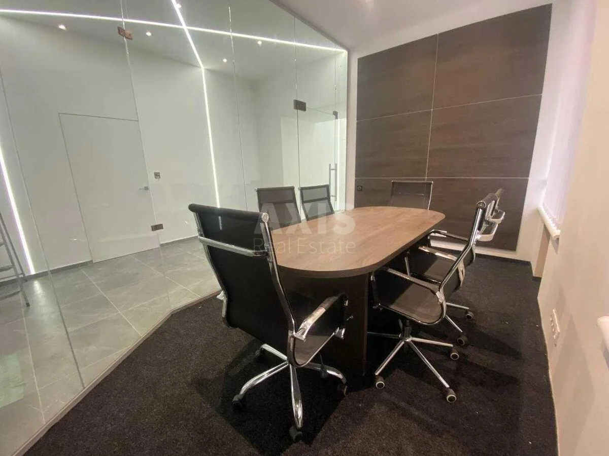 Office vul. Hreshhatyk 22, 300m2