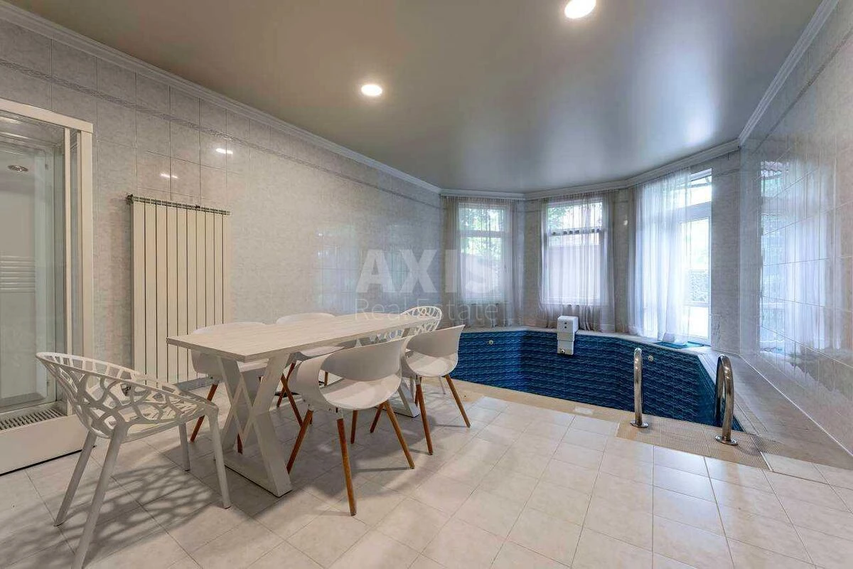 Дoм ул. Улитина Ивана, 590м2, город Киев715012
