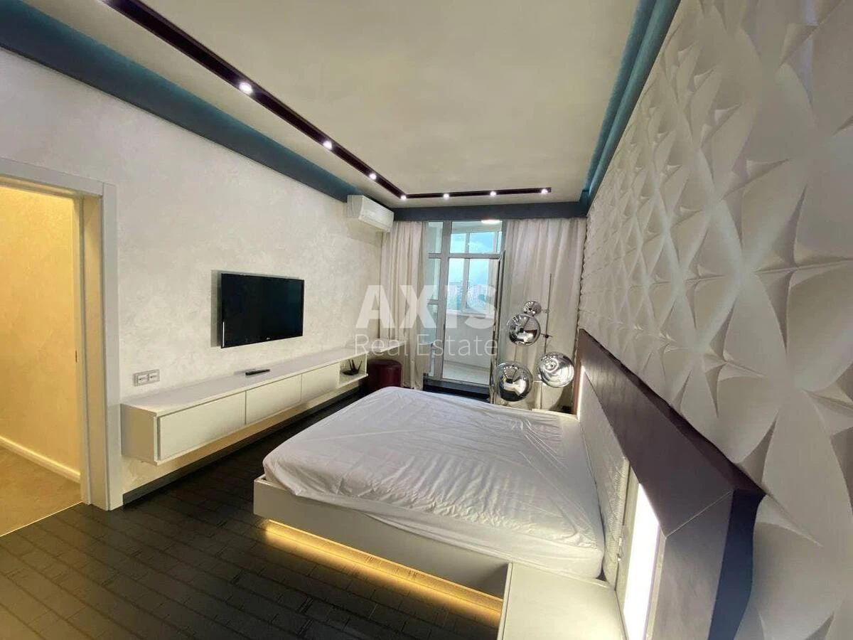 3k apartment vul. Parkovo-Syrec'ka 4Б580524