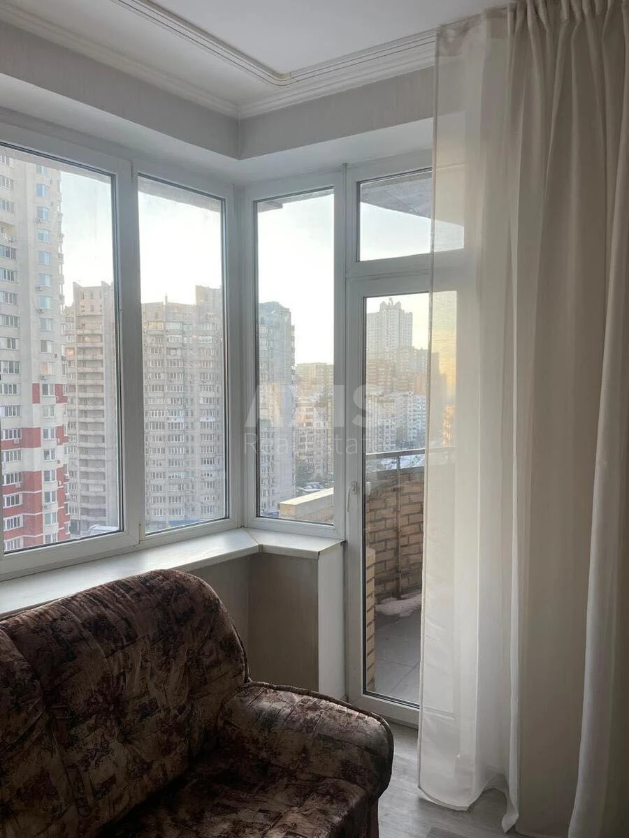 1k apartment vul. Urlivs'ka 4А642031