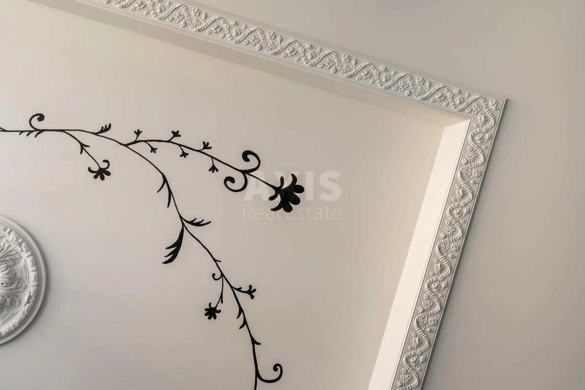 Office vul. Rustaveli Shota 15Б, 135m26720217