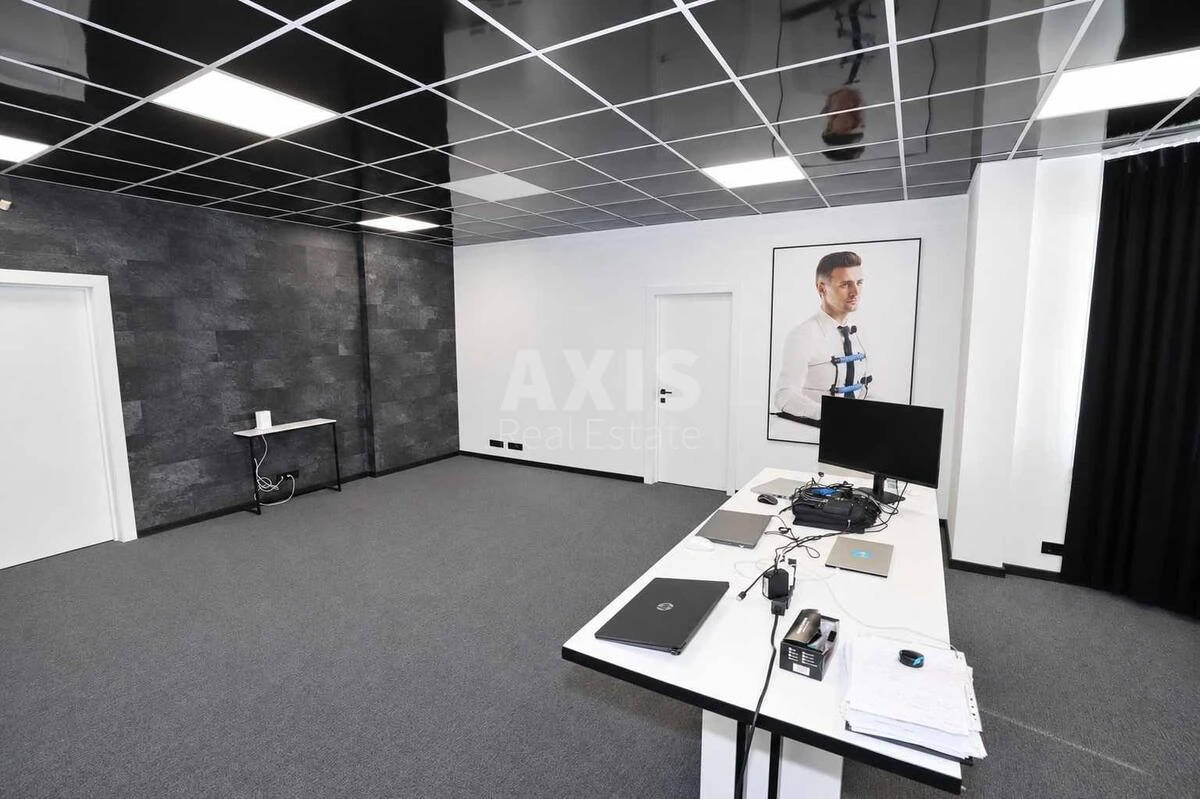 Office vul. Jevgena Konoval'cja 32А, 180m2719860