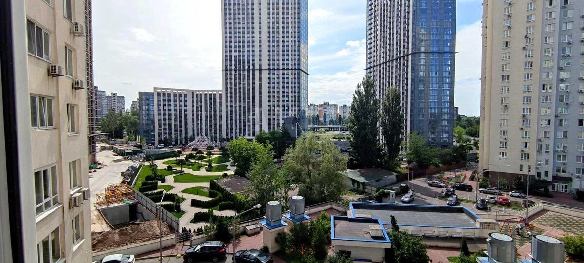 2к квартира пр-т Глушкова Академика 9В7151112
