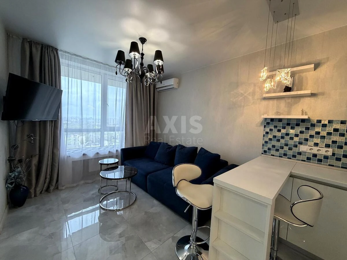 1к квартира ул. Соломенская 20В7033011