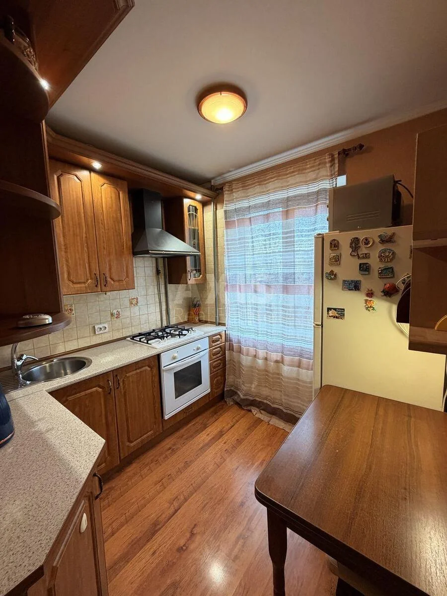 3k apartment vul. Rajduzhna 3Б