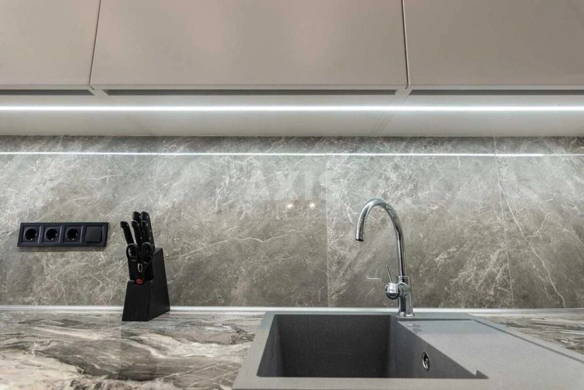 2k apartment vul. Preobrazhens'ka 8Б6746913