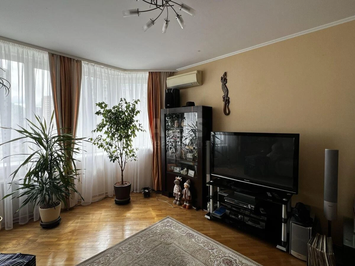 2к квартира пр-т Бажана Николая 10679506