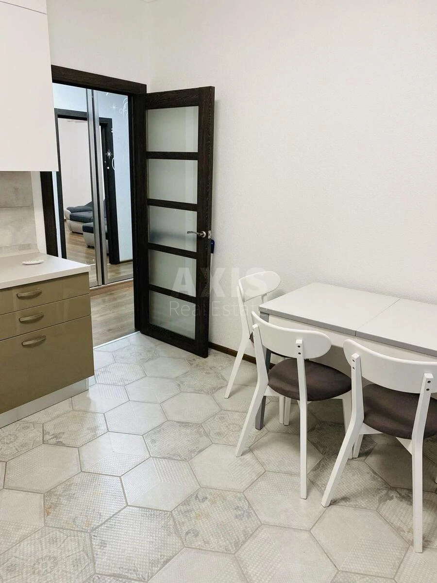 2k apartment pr-t Berestejskij 67678292