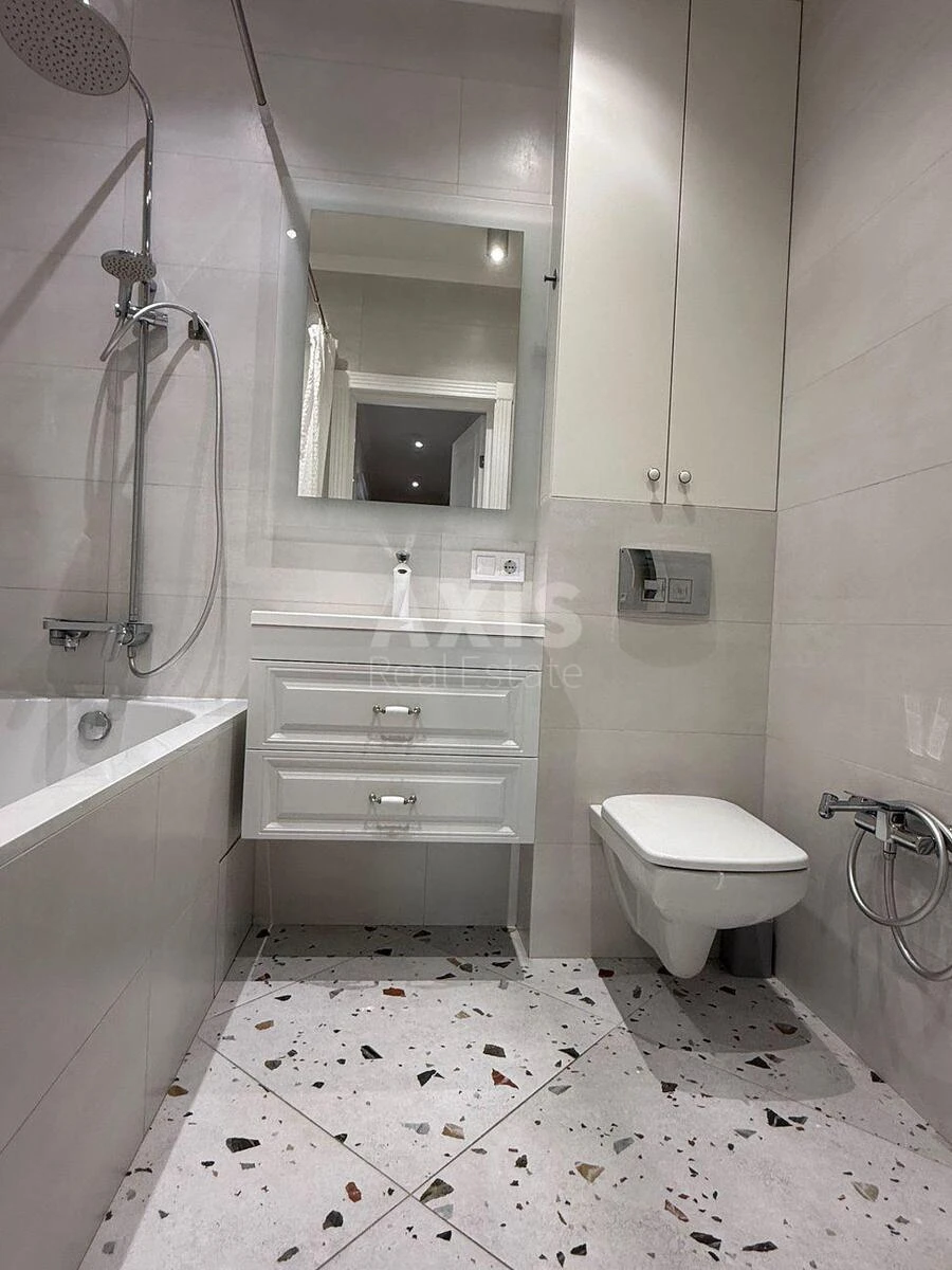 1k apartment nab. Dniprovs'ka 18А696594