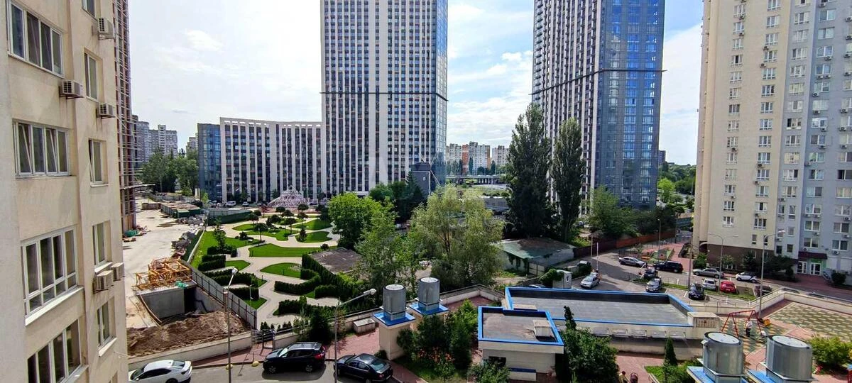 2к квартира пр-т Глушкова Академика 9В7151113