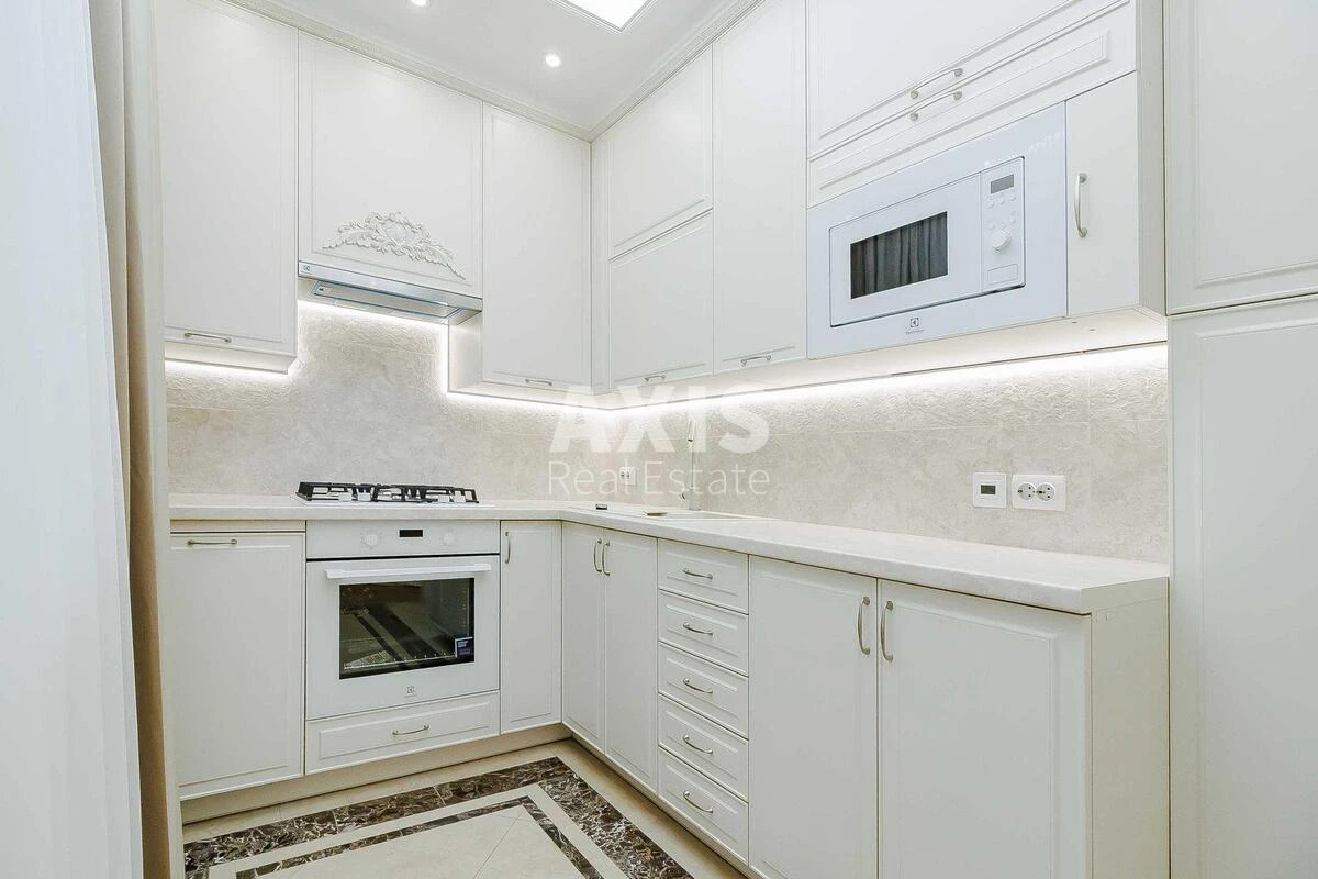 1k apartment pr-t Berestejskij Seven B66696