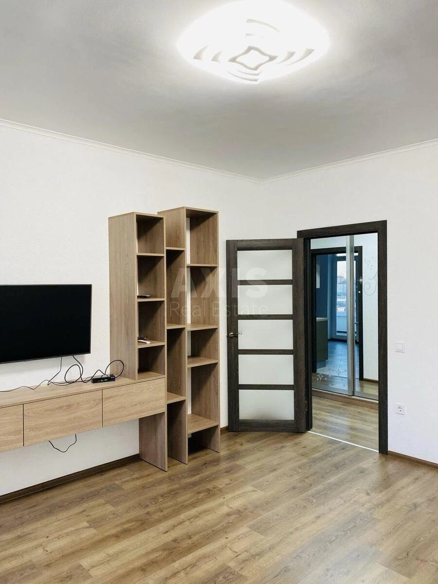 2k apartment pr-t Berestejskij 67678294