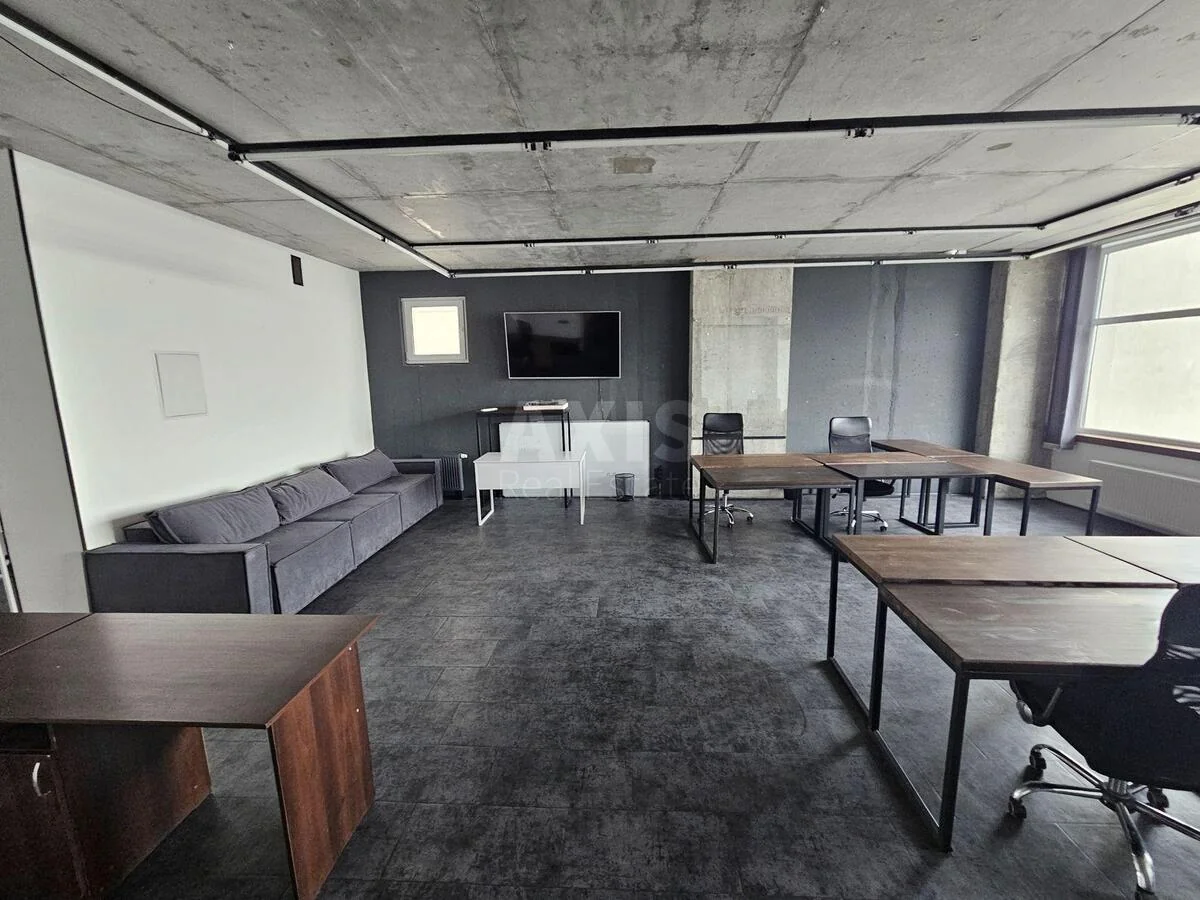 Office vul. Jevgena Konoval'cja 44А, 327m2