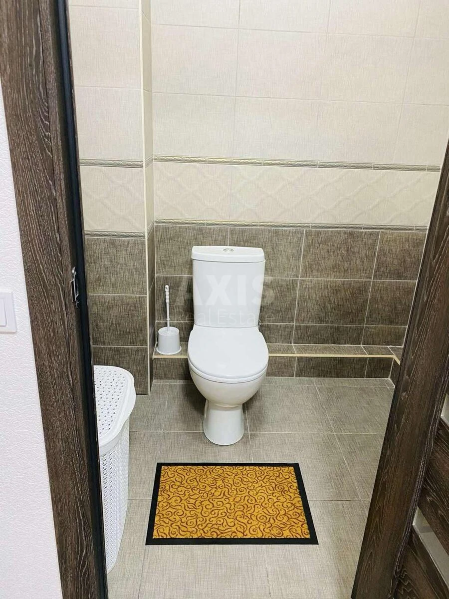 2k apartment pr-t Berestejskij 67678295