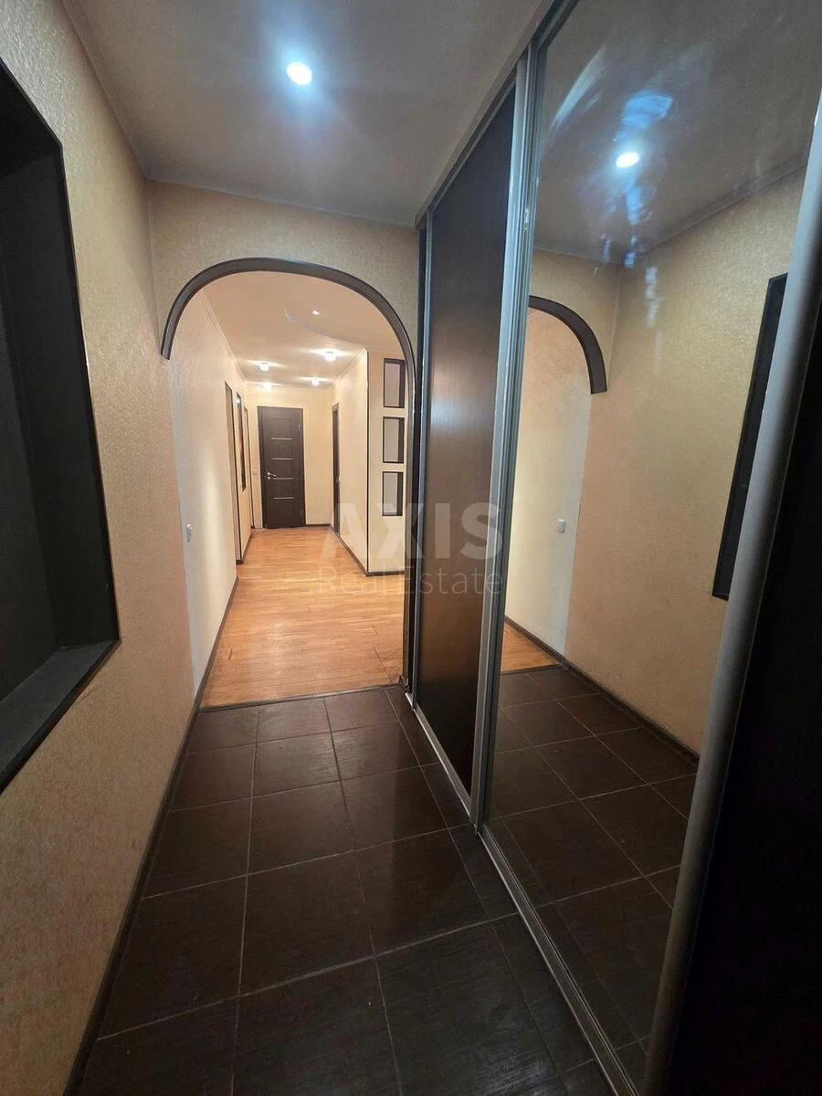 4k apartment vul. Novopol'ova 97А701038