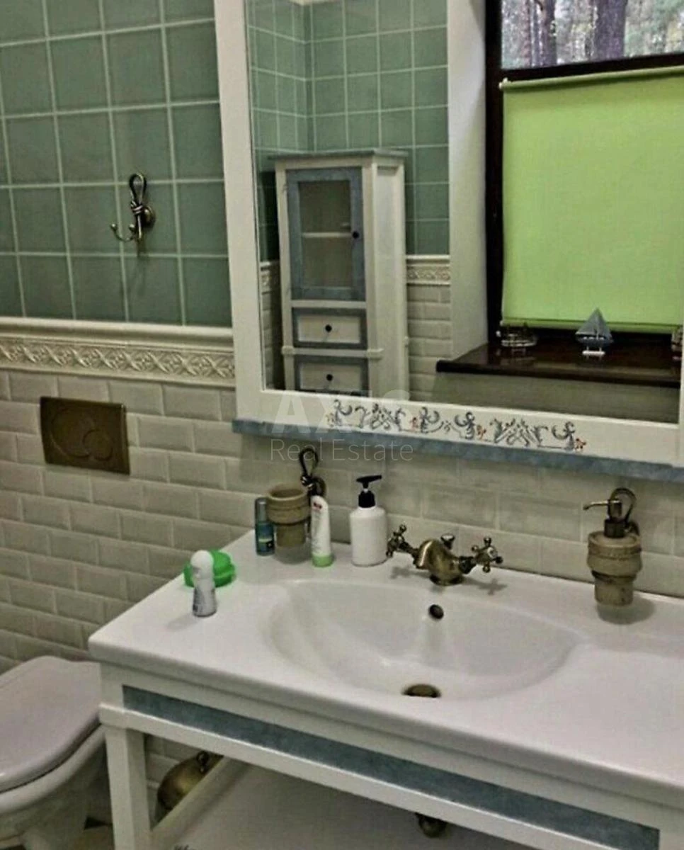 Дoм ул. Франко Ивана, 1000м2, город Киев345450