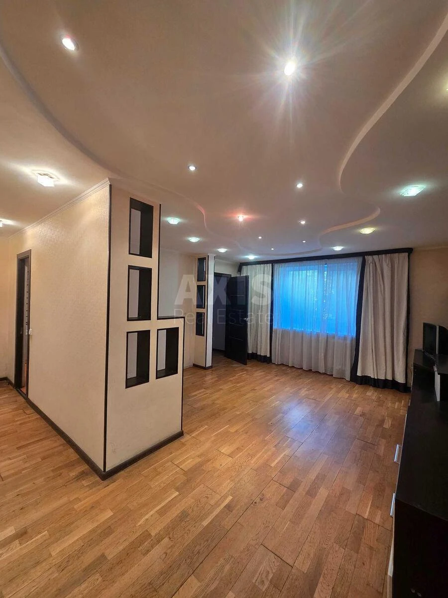 4k apartment vul. Novopol'ova 97А701039