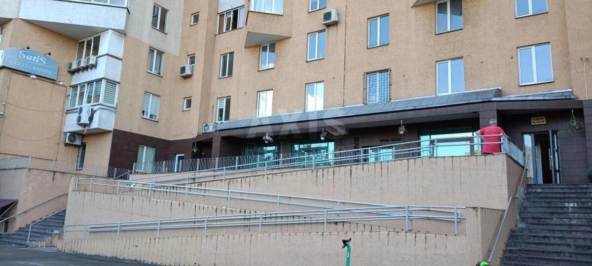 2к квартира вул. Саперно-Слобідська 22