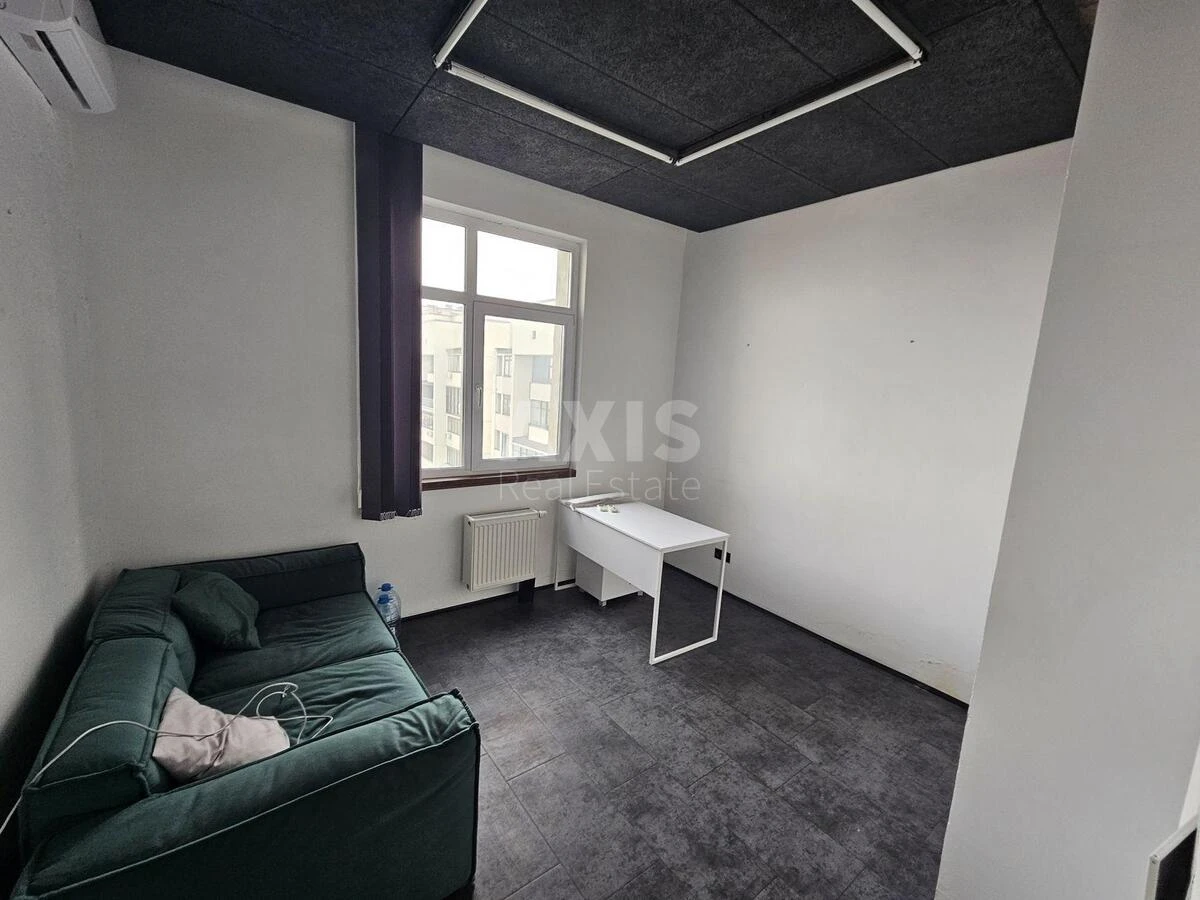 Office vul. Jevgena Konoval'cja 44А, 327m2662285