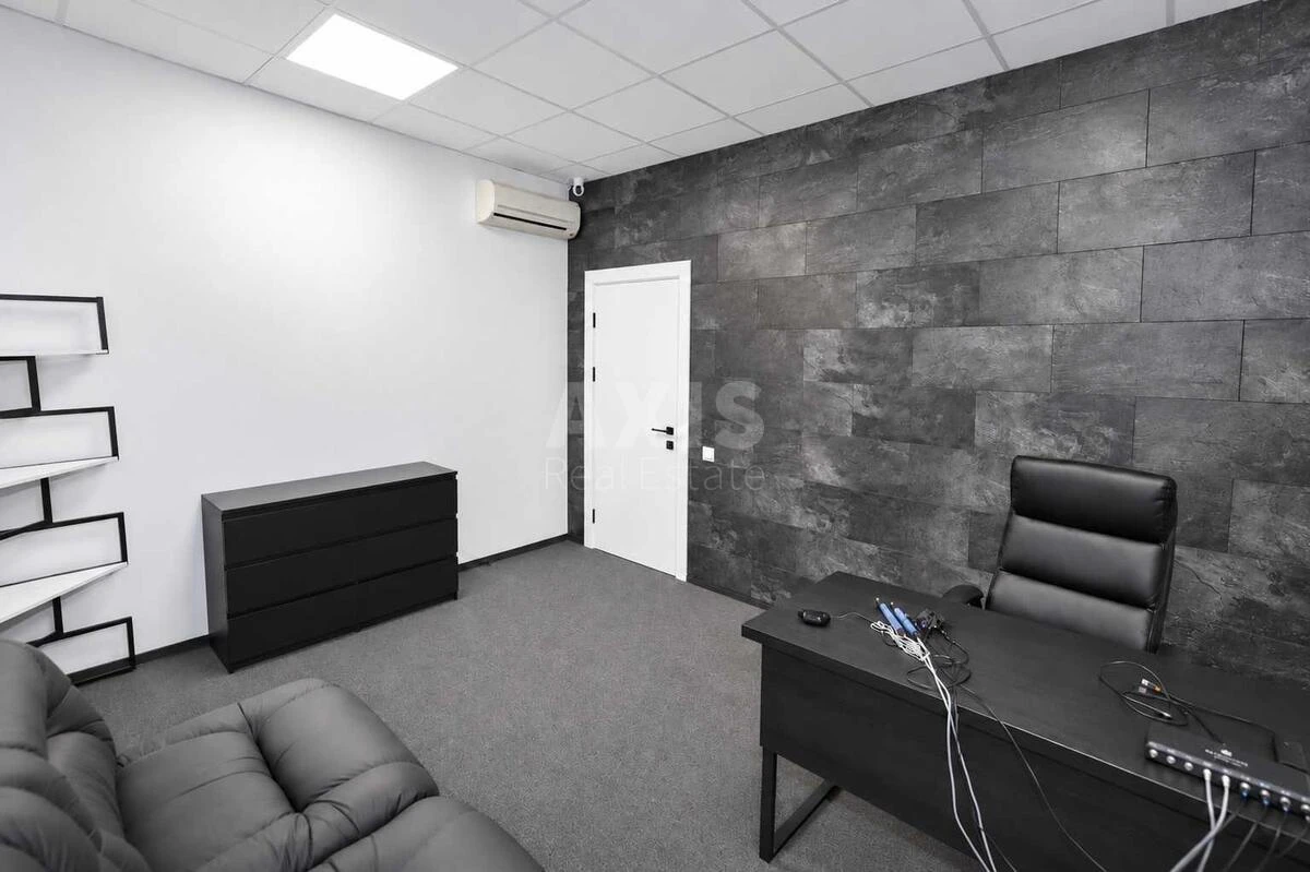 Office vul. Jevgena Konoval'cja 32А, 180m2719863