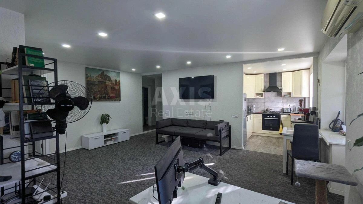 1k apartment bul. Verhovnoi' Rady 25694260