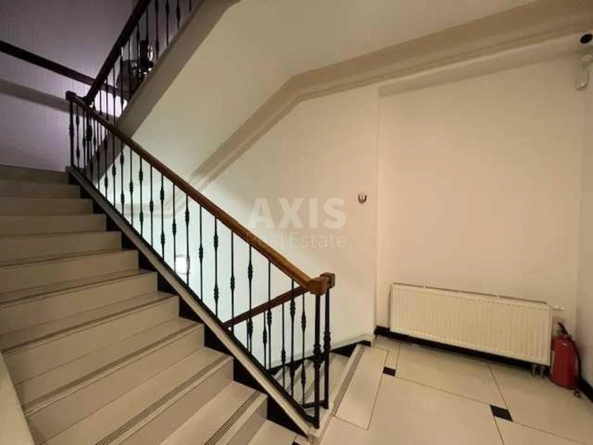 Офис ул. Жилянская 72А, 750м27118110